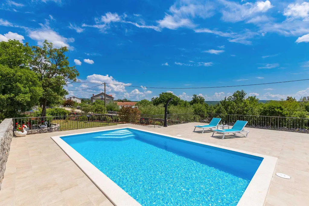 House in Žgaljići for 4 Guests with Private Pool