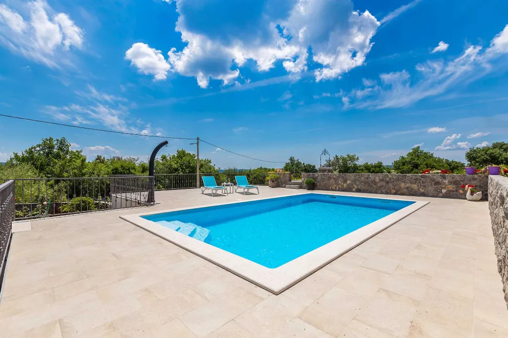 House in Žgaljići for 4 Guests with Private Pool
