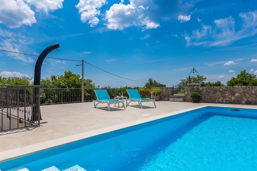 House in Žgaljići for 4 Guests with Private Pool