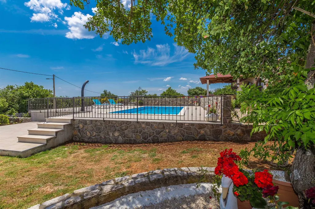 House in Žgaljići for 4 Guests with Private Pool
