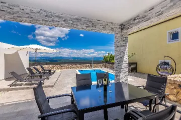 Two-Bedroom House with Private Pool in Vrh