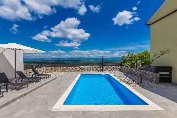 Two-Bedroom House with Private Pool in Vrh