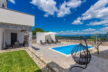 Two-Bedroom House with Private Pool in Vrh