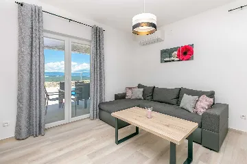 Two-Bedroom House with Private Pool in Vrh