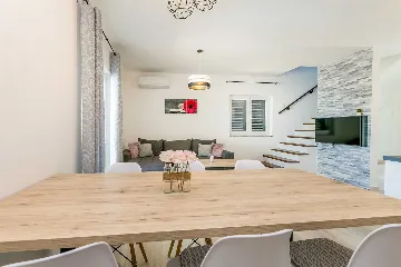 Two-Bedroom House with Private Pool in Vrh