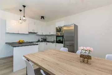 Two-Bedroom House with Private Pool in Vrh