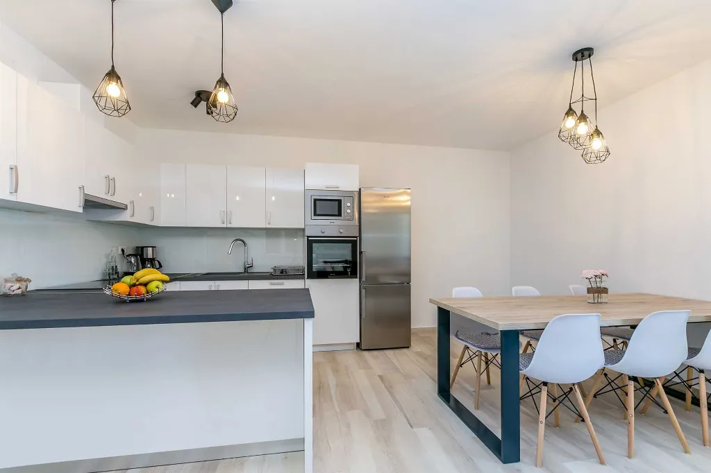 Two-Bedroom House with Private Pool in Vrh
