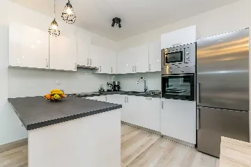 Two-Bedroom House with Private Pool in Vrh