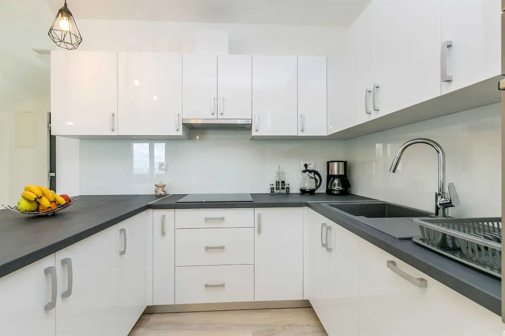 Two-Bedroom House with Private Pool in Vrh