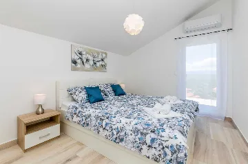 Two-Bedroom House with Private Pool in Vrh