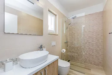 Two-Bedroom House with Private Pool in Vrh