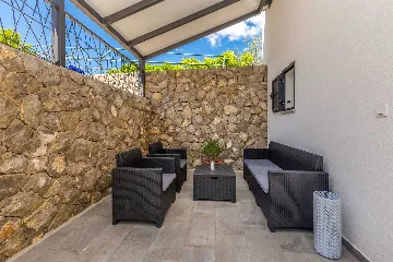 Two-Bedroom House with Private Pool in Vrh