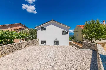 Two-Bedroom House with Private Pool in Vrh