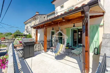 Renovated Rustic House in Milohnići for 6