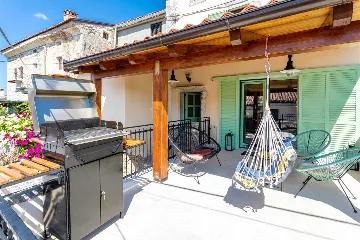 Renovated Rustic House in Milohnići for 6