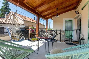 Renovated Rustic House in Milohnići for 6