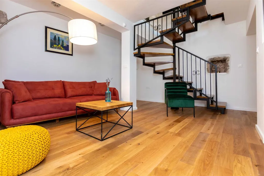 Renovated Rustic House in Milohnići for 6