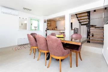 Renovated Rustic House in Milohnići for 6