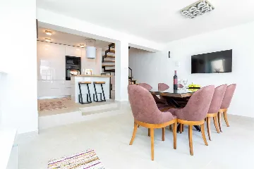 Renovated Rustic House in Milohnići for 6