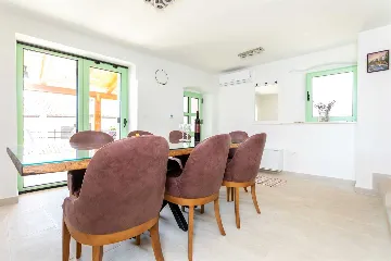 Renovated Rustic House in Milohnići for 6