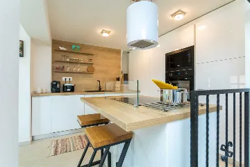 Renovated Rustic House in Milohnići for 6