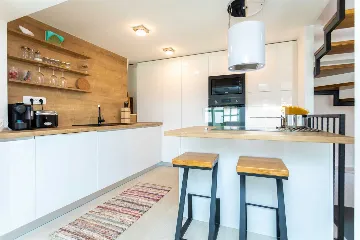 Renovated Rustic House in Milohnići for 6