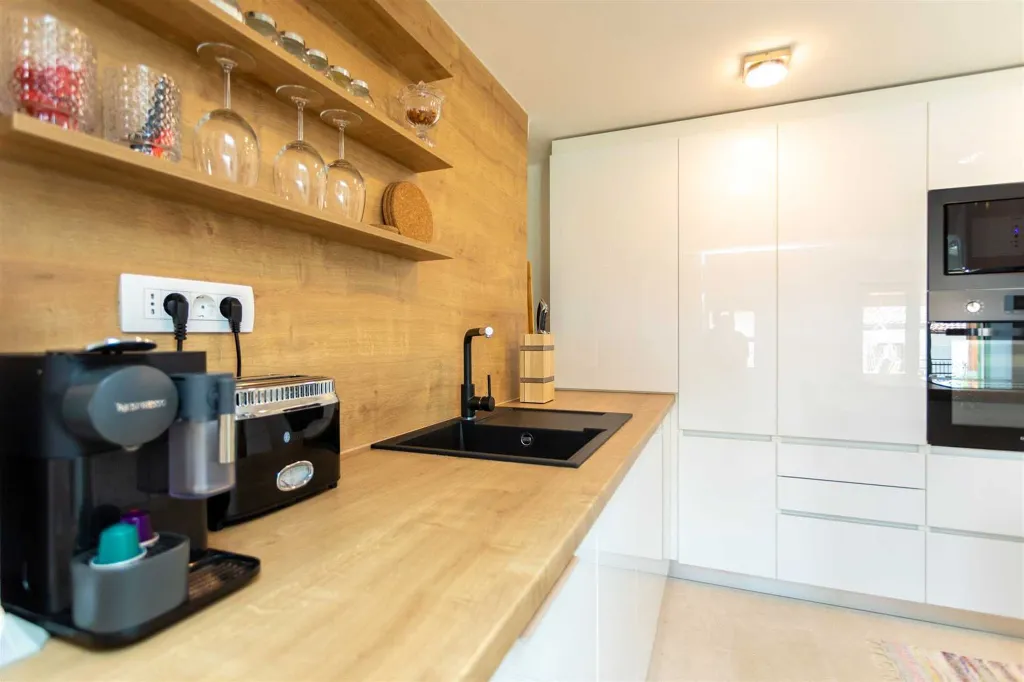 Renovated Rustic House in Milohnići for 6