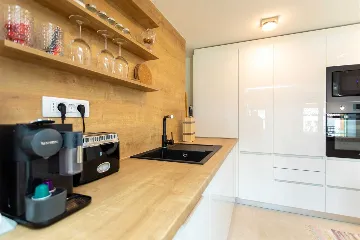 Renovated Rustic House in Milohnići for 6