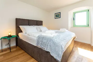 Renovated Rustic House in Milohnići for 6