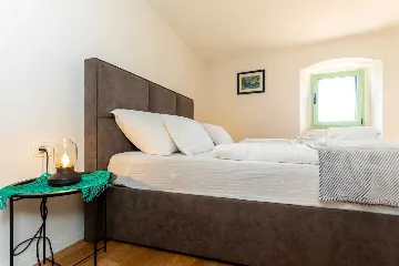 Renovated Rustic House in Milohnići for 6