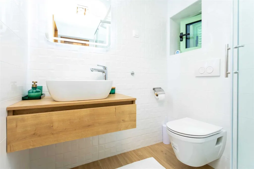 Renovated Rustic House in Milohnići for 6