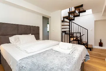 Renovated Rustic House in Milohnići for 6