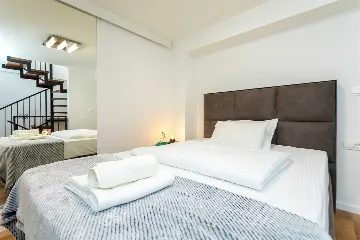 Renovated Rustic House in Milohnići for 6