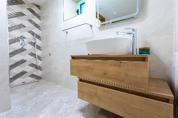 Renovated Rustic House in Milohnići for 6