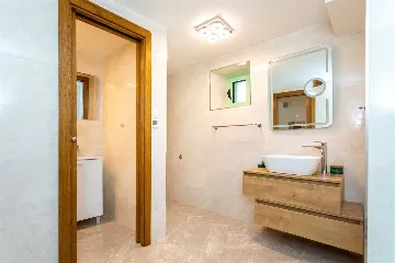 Renovated Rustic House in Milohnići for 6