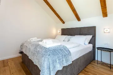 Renovated Rustic House in Milohnići for 6