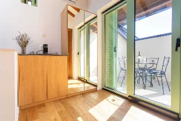 Renovated Rustic House in Milohnići for 6