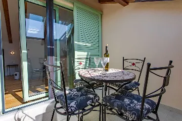 Renovated Rustic House in Milohnići for 6