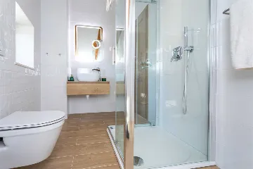 Renovated Rustic House in Milohnići for 6