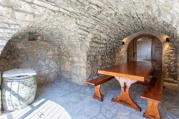 Renovated Rustic House in Milohnići for 6