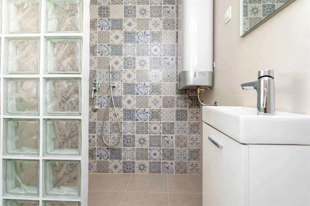 Renovated Rustic House in Milohnići for 6