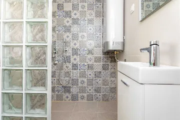 Renovated Rustic House in Milohnići for 6