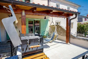 Renovated Rustic House in Milohnići for 6