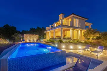 Malinska 4-Bedroom Villa with Sauna, Pool & Jacuzzi