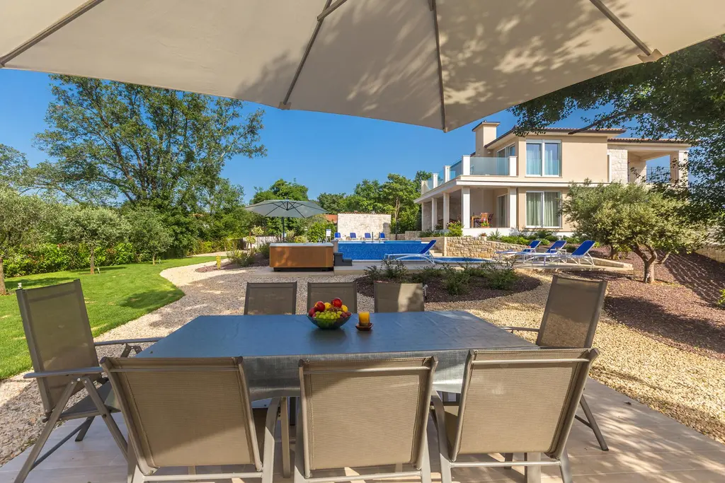 Malinska 4-Bedroom Villa with Sauna, Pool & Jacuzzi