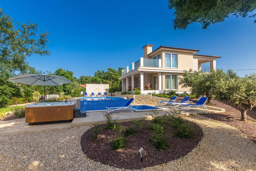 Malinska 4-Bedroom Villa with Sauna, Pool & Jacuzzi