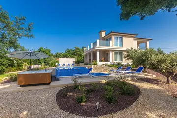 Malinska 4-Bedroom Villa with Sauna, Pool & Jacuzzi