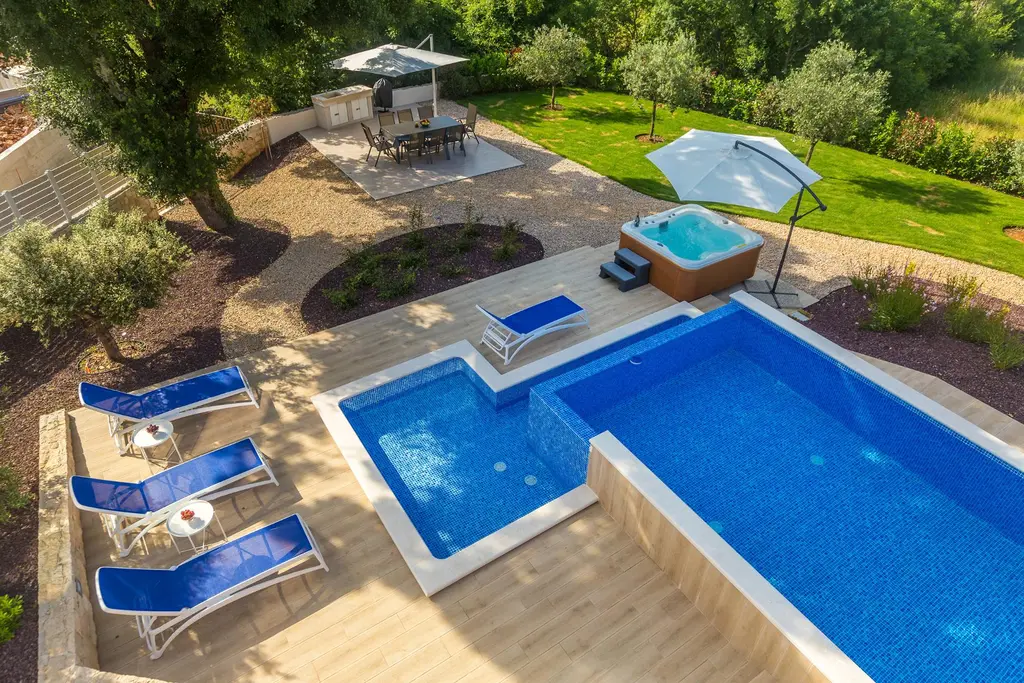 Malinska 4-Bedroom Villa with Sauna, Pool & Jacuzzi