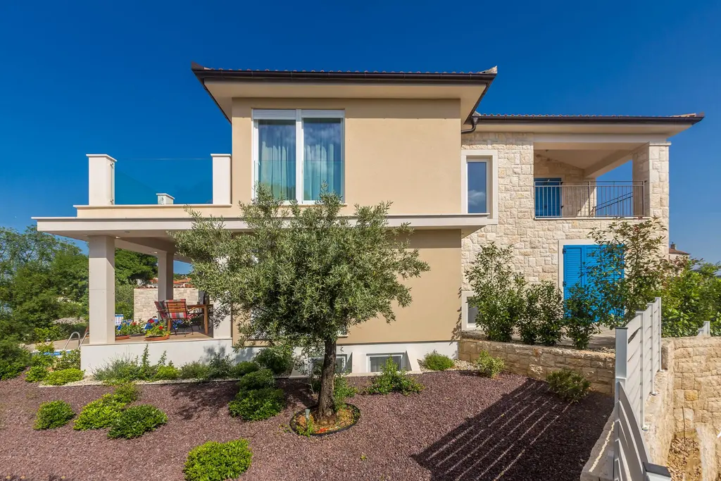 Malinska 4-Bedroom Villa with Sauna, Pool & Jacuzzi