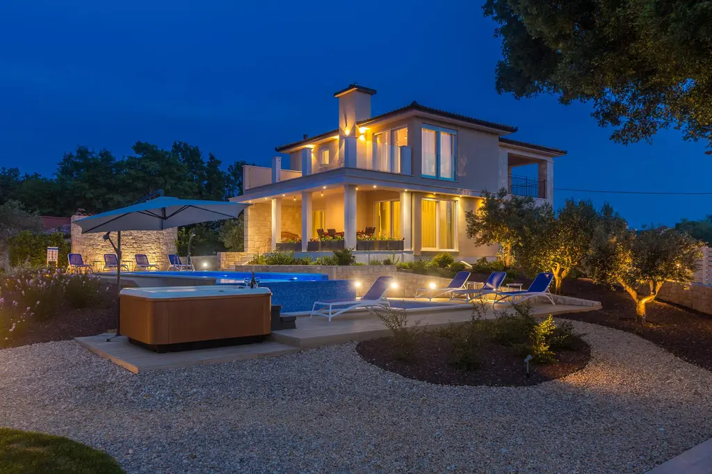 Malinska 4-Bedroom Villa with Sauna, Pool & Jacuzzi